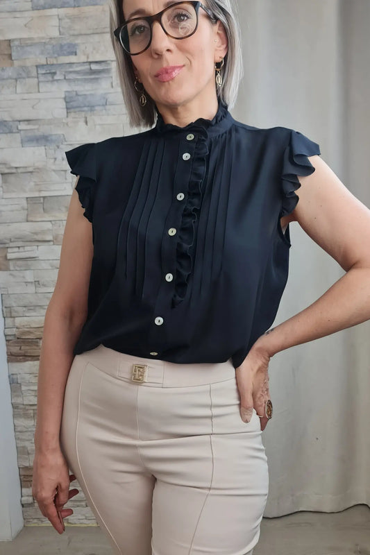BLUSA COM MINI FOLHOS E NERVURAS PRETO