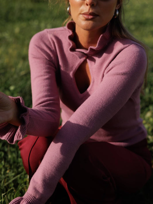 CAMISOLA COM FOLHO NO DECOTE E MANGA ROSA