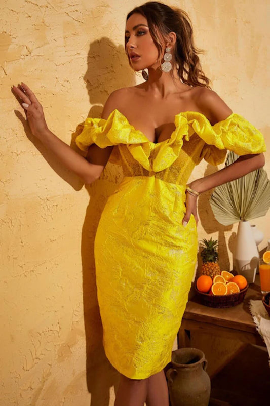 Vestido com Brilho com formato barco