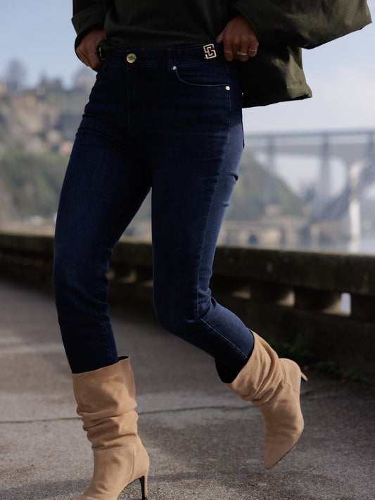 CALÇAS DE GANGA COM PRESILHAS E APLICAÇÕES SC