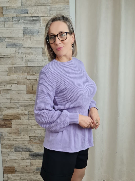 CAMISOLA DE MALHA COM FOLHOS LILÁS
