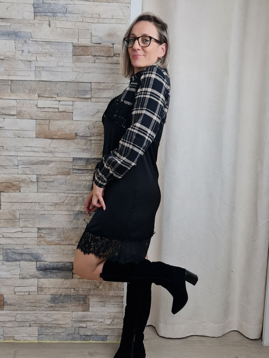 VESTIDO ACETINO COM DETALHE EM FLANELA