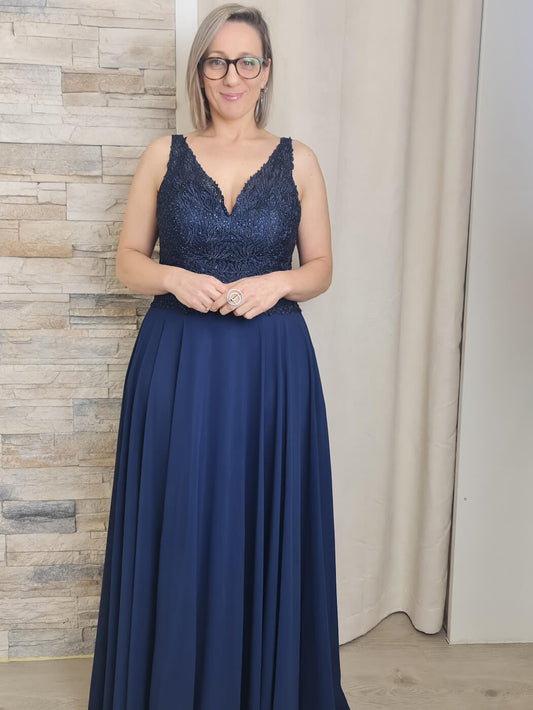 VESTIDO AZUL COM BORDADO PRETO