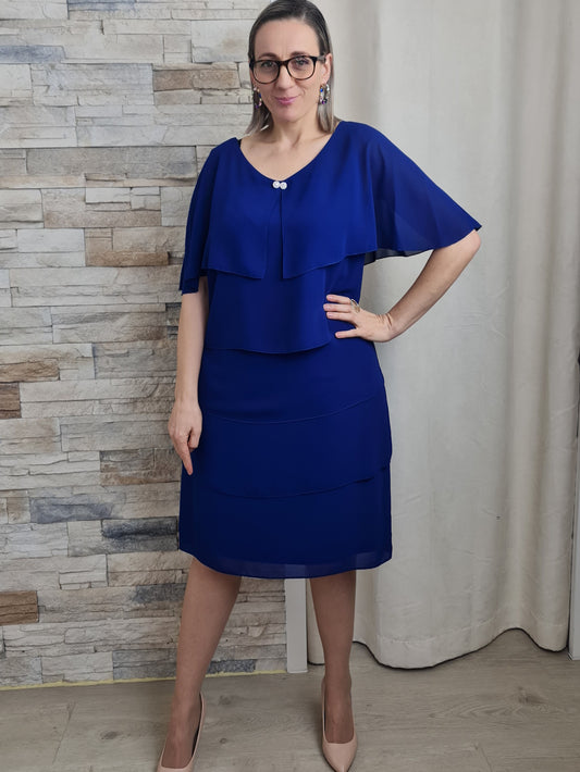 VESTIDO AZUL COM EFEITO CAPA E DETALHE BRILHANTE