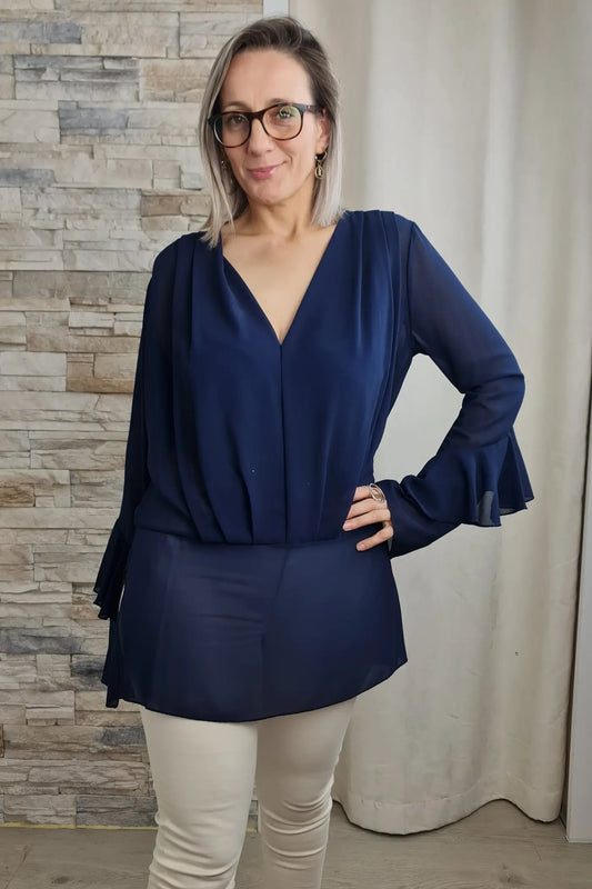 BLUSA AZUL COM FOLHOS NAS MANGAS