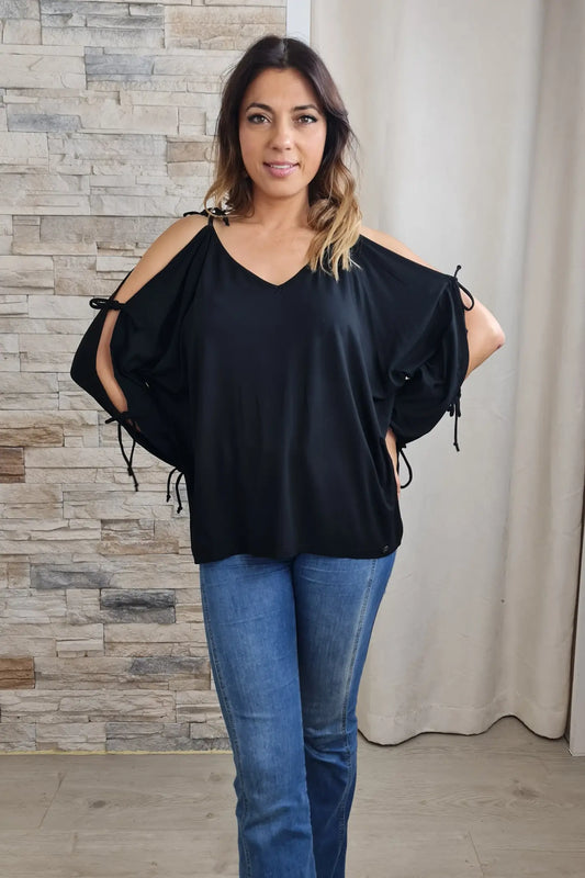 BLUSA PRETA COM LAÇOS NA MANGA