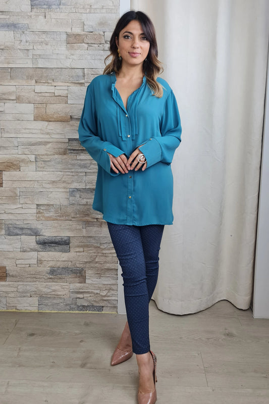 BLUSA CORTE RETO COM BOTÕES DOURADOS