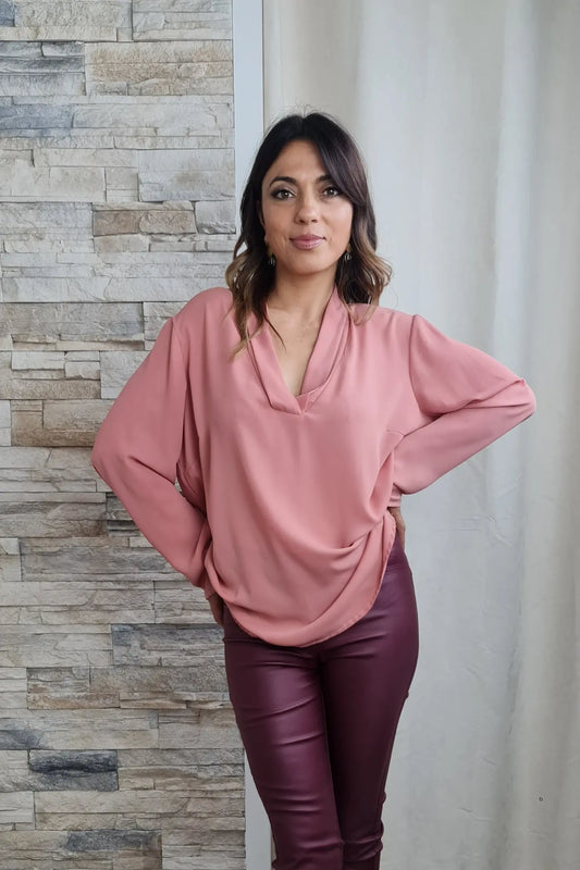 BLUSA ROSA CORTE RETO COM COLARINHO DOBRADO