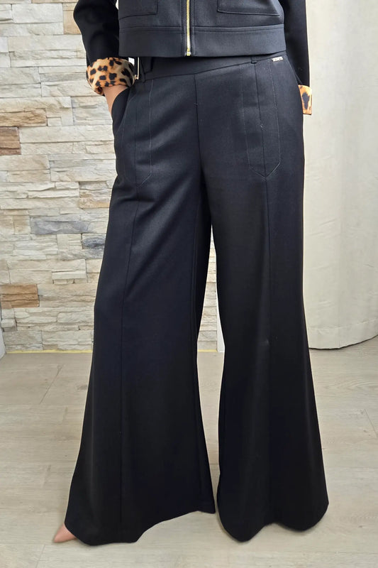 CALÇAS PATA DE ELEFANTE PRETAS