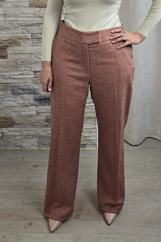 CALÇA RETA COM EFEITO ESPIGA TERRACOTA