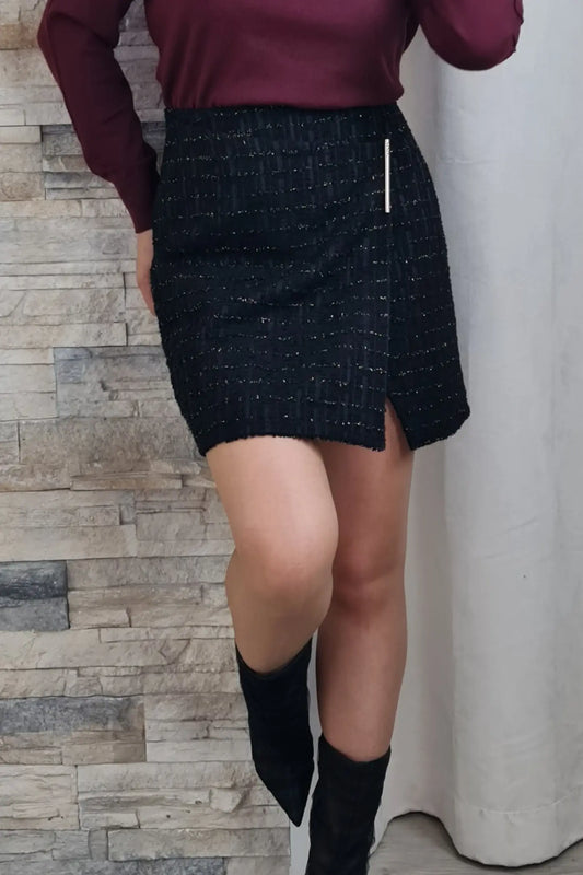 SAIA CURTA COM DETALHE DOURADO