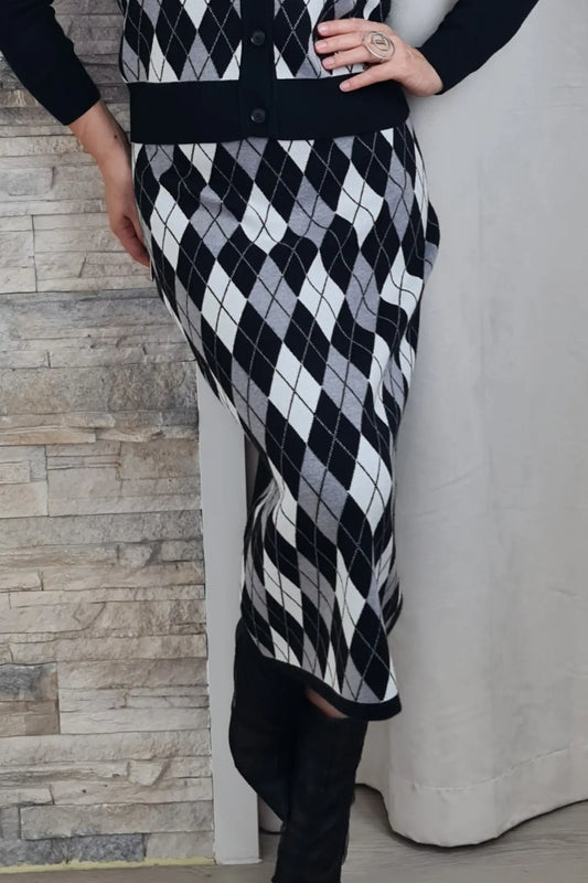 SAIA DE MALHA MIDI COM LOSANGO EM PRETO