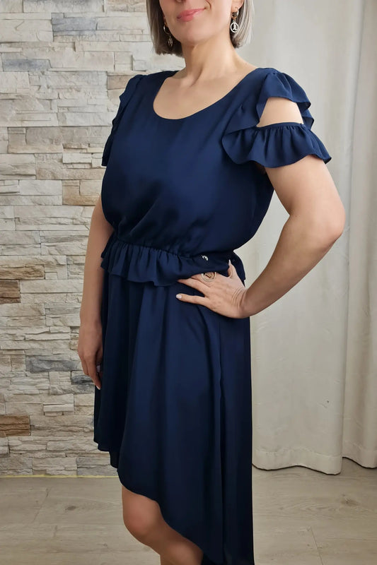 VESTIDO COM CAUDA NA COR AZUL