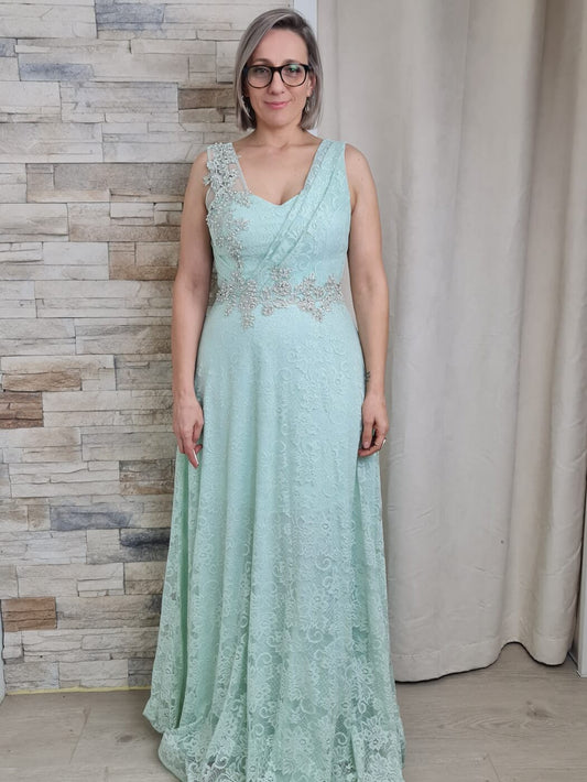 VESTIDO CERIMÓNIA DE RENDA COM ALÇAS DIFERENTES