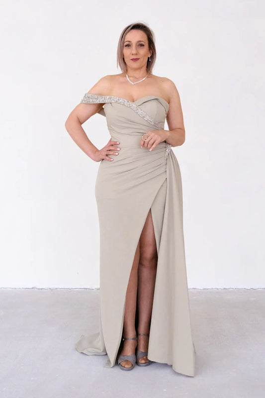 VESTIDO DE CERIMÓNIA VERDE COM DECOTE EM BARCO