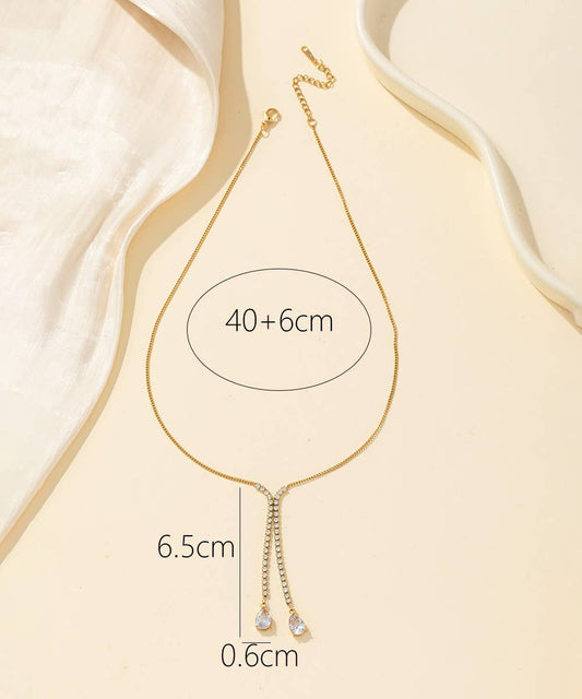 COLAR FINO COM DETALHE EM BRILHANTES