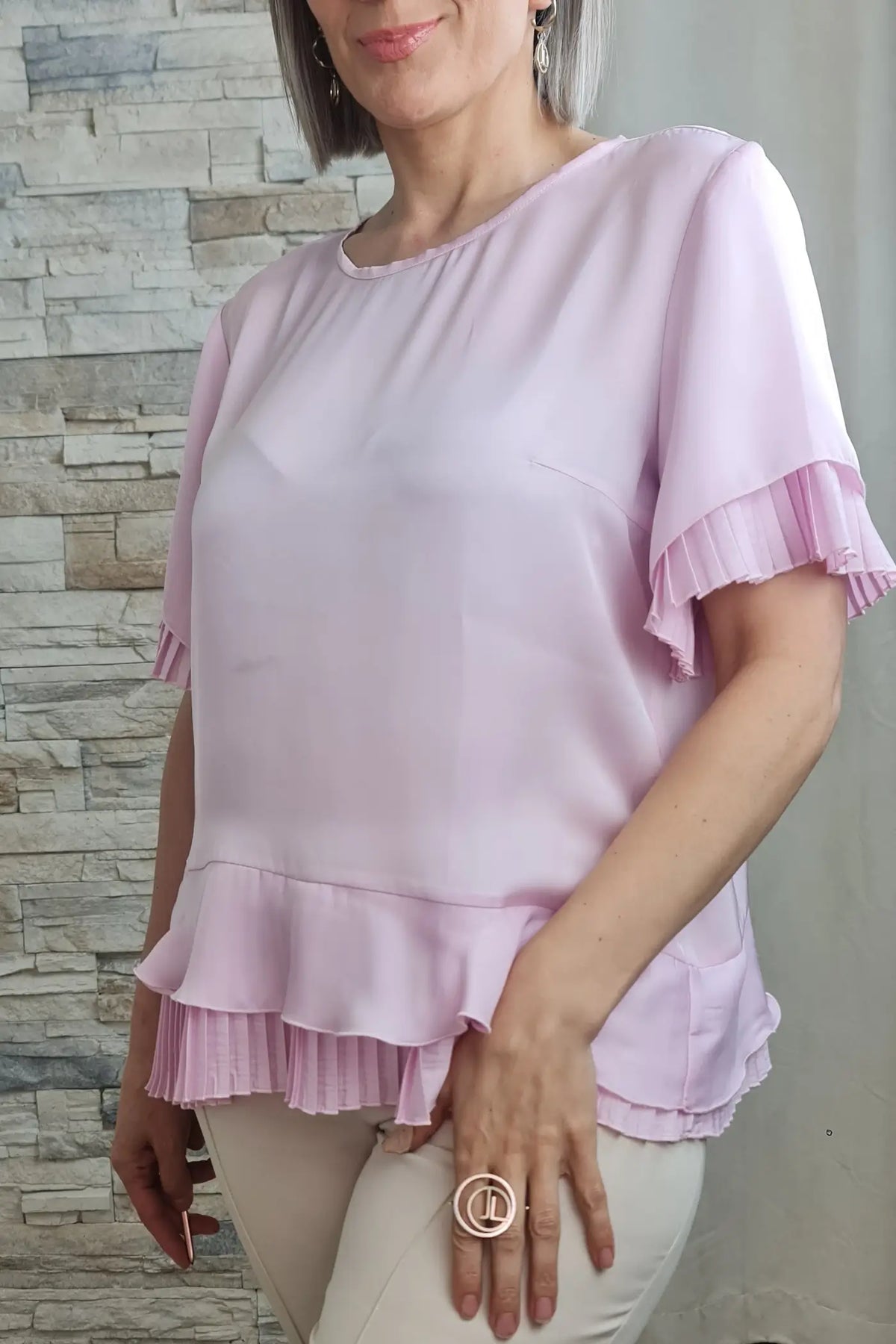 BLUSA COM FOLHOS PLISSADOS COR DE ROSA