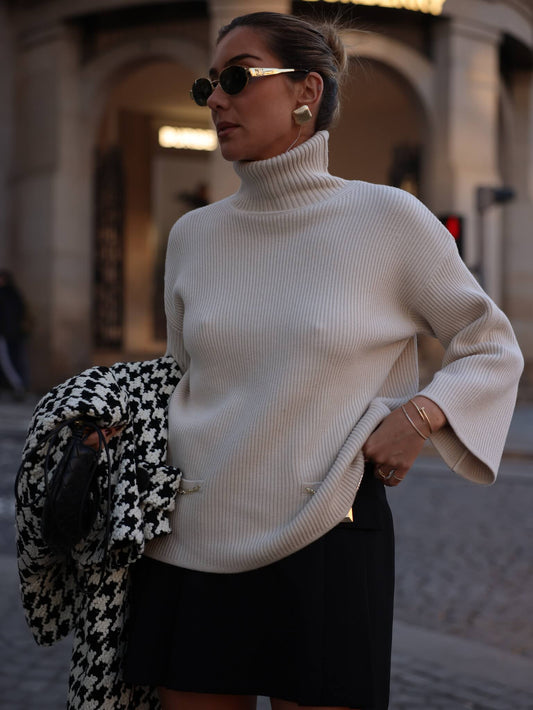 CAMISOLA DE MALHA CANELADA E DETALHE DE CORRENTE