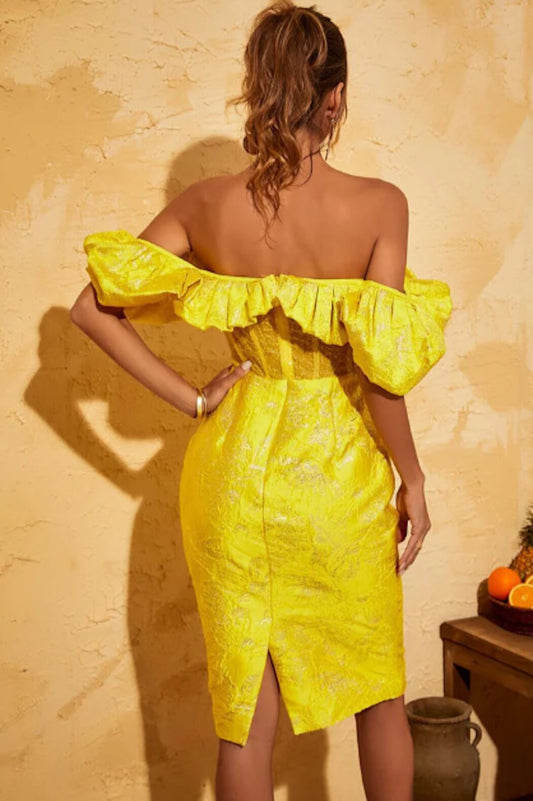 Vestido com Brilho com formato barco