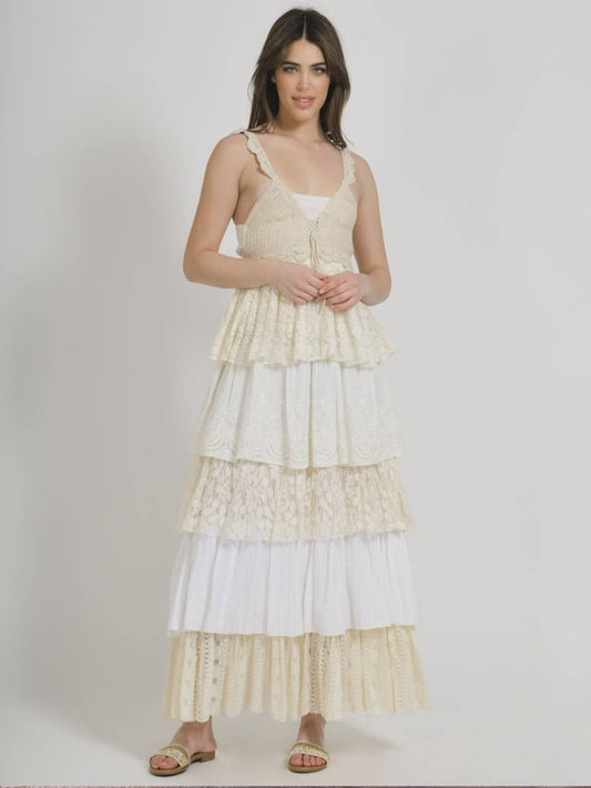 Vestido de Camada em Renda e Crochet