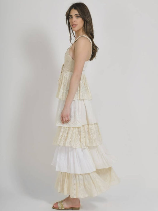 Vestido de Camada em Renda e Crochet