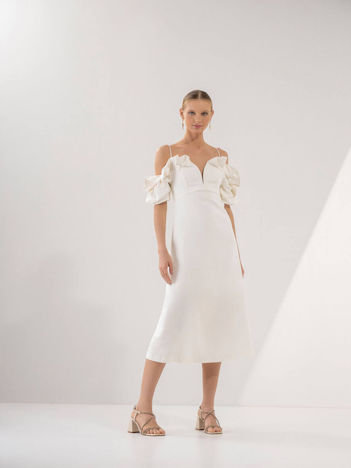 Vestido de Linho Com Decote Balonê