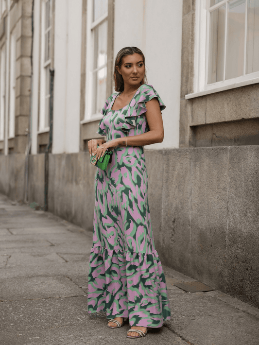 Vestido estampado com folhos