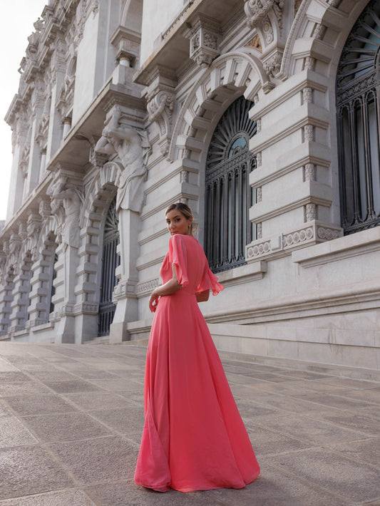 Vestido comprido com detalhe de aplicação no cinto