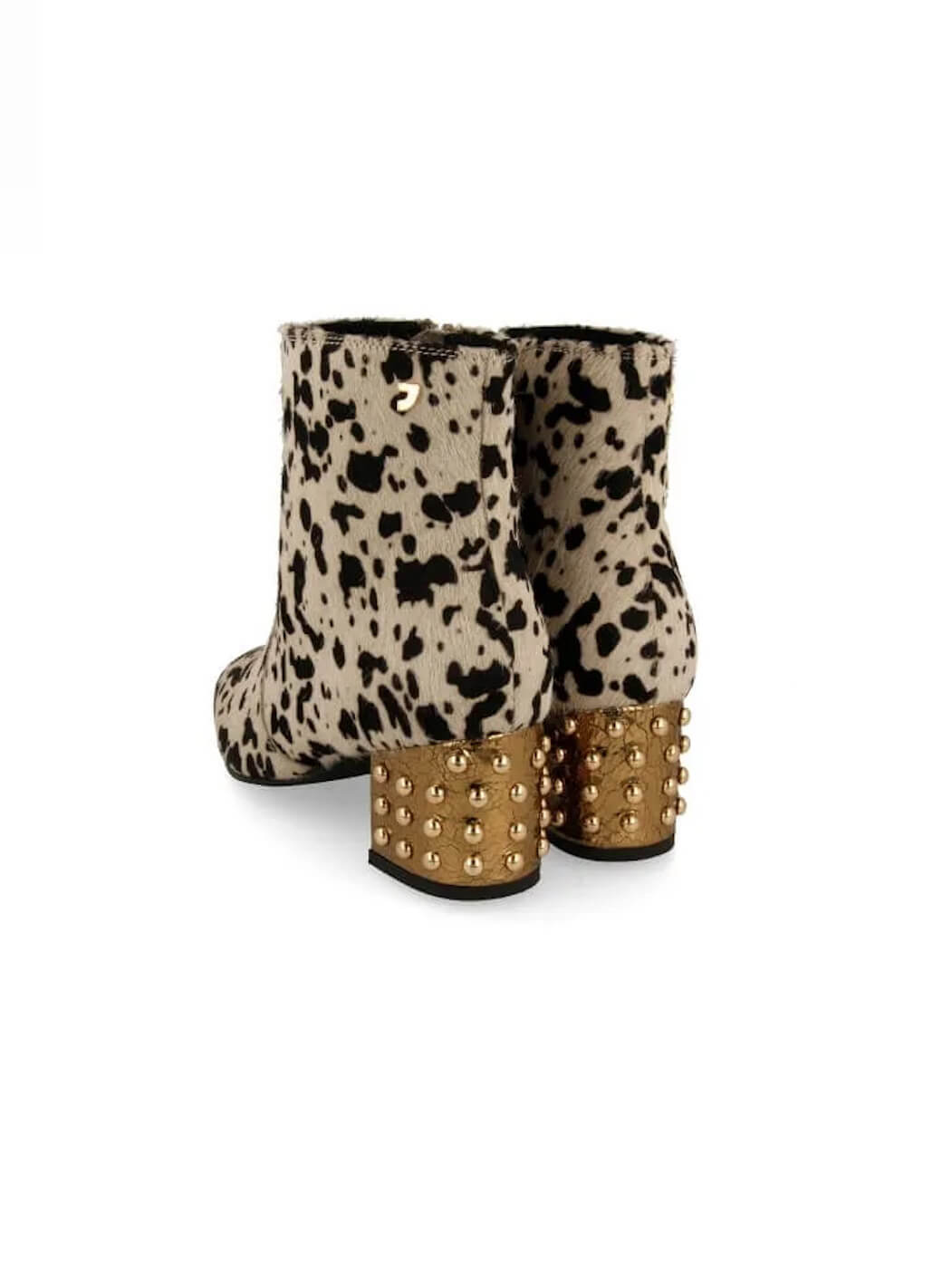 BOTINS COM ESTAMPA DE PELE DE VACA E TACÃO DOURADO