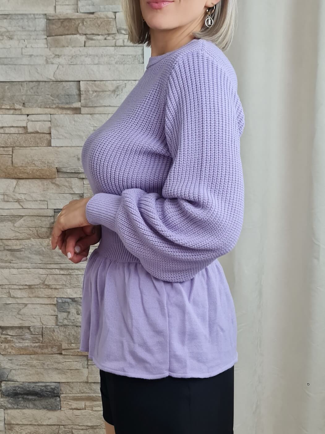 CAMISOLA DE MALHA COM FOLHOS LILÁS