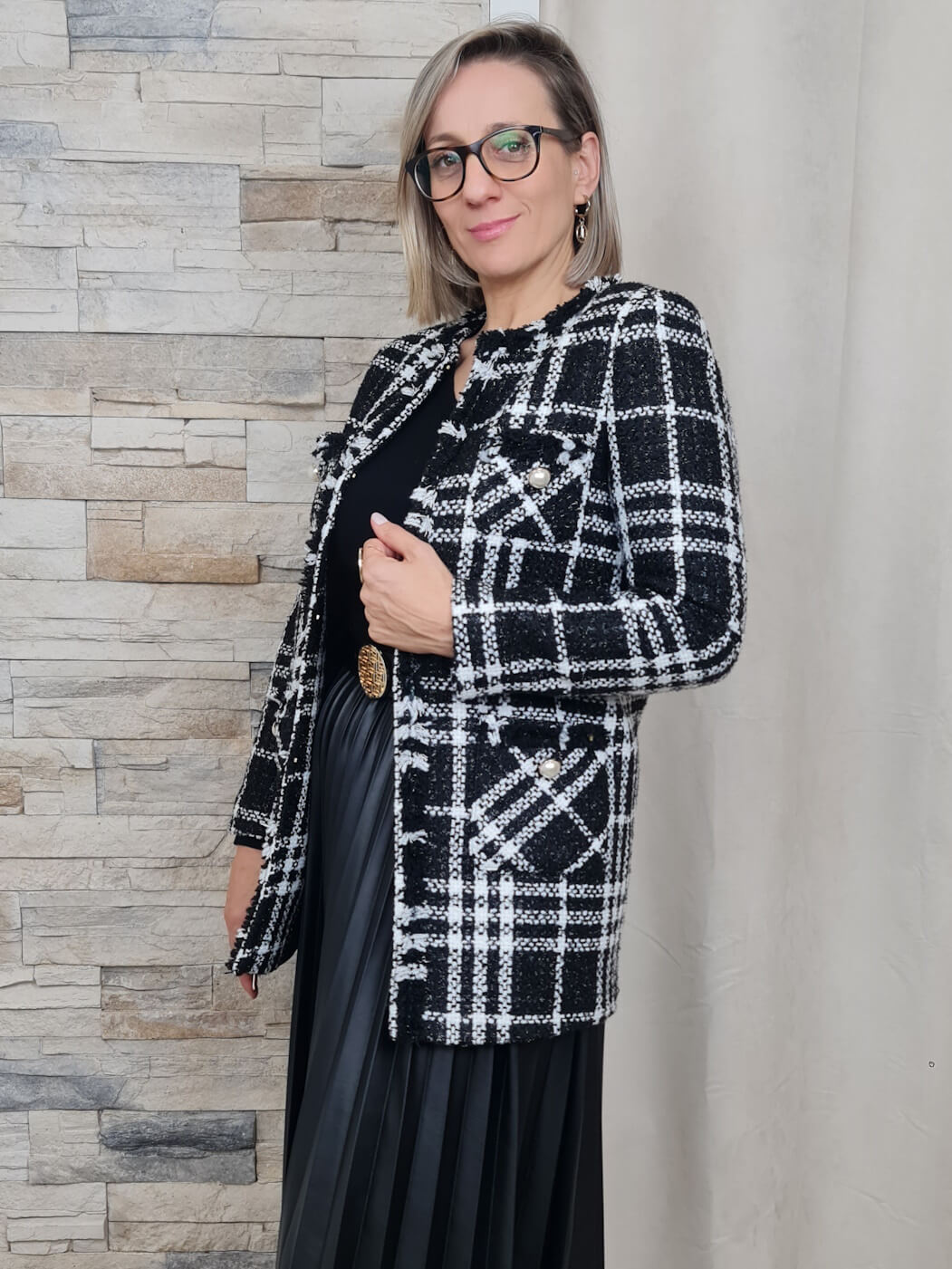 CASACO BLAZER AOS QUADRADOS PRETO E BRANCO