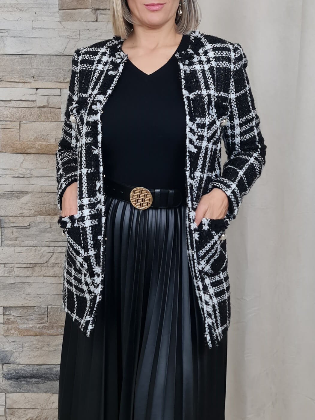 CASACO BLAZER AOS QUADRADOS PRETO E BRANCO