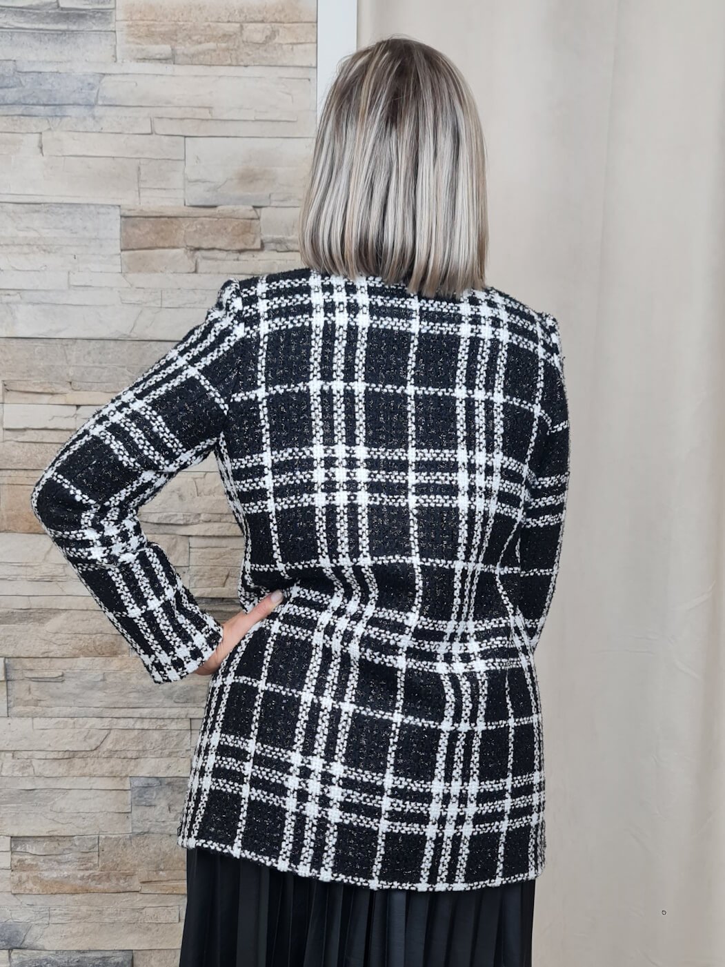 CASACO BLAZER AOS QUADRADOS PRETO E BRANCO