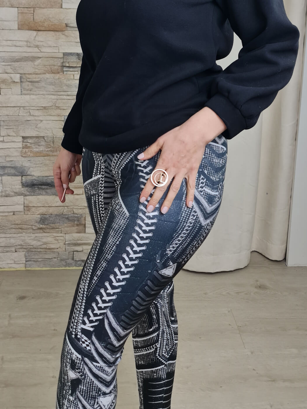 LEGGINS DE CINTURA ALTA C/ ESTAMPADO PRETO E BRANCO