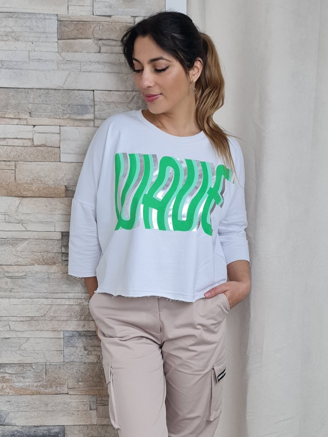 SWEATSHIRT BRANCA C/ LETRAS VERDES