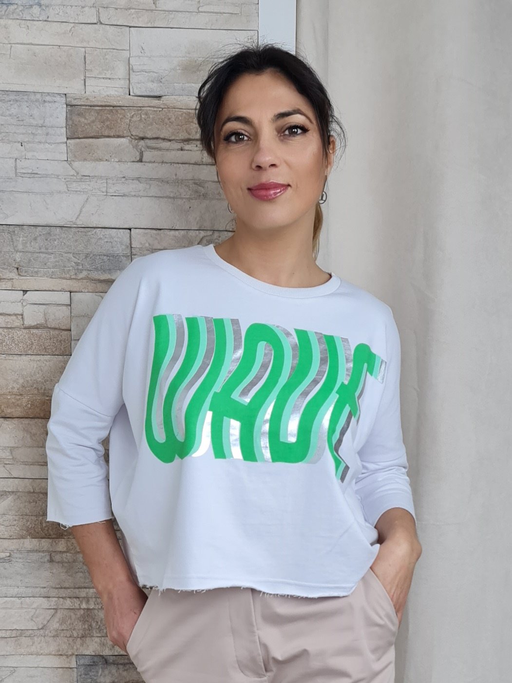SWEATSHIRT BRANCA C/ LETRAS VERDES