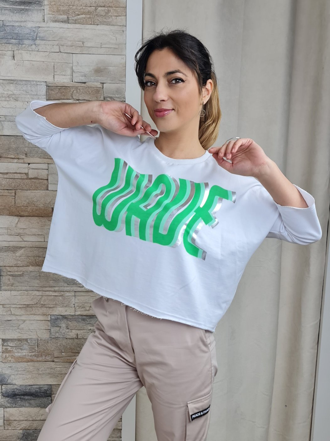 SWEATSHIRT BRANCA C/ LETRAS VERDES