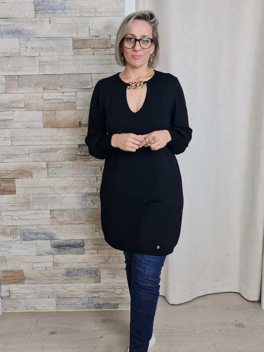 VESTIDO COM CORRENTE NO DECOTE