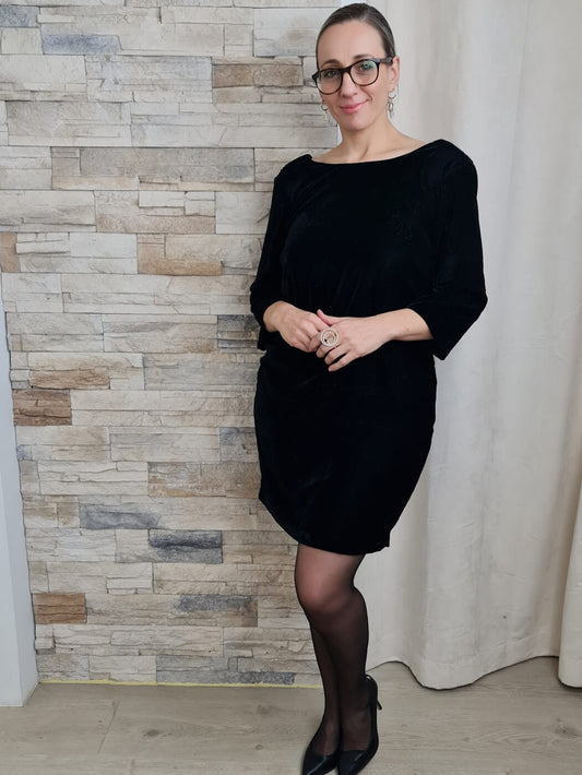 VESTIDO AVELUDADO COM COSTA EM V