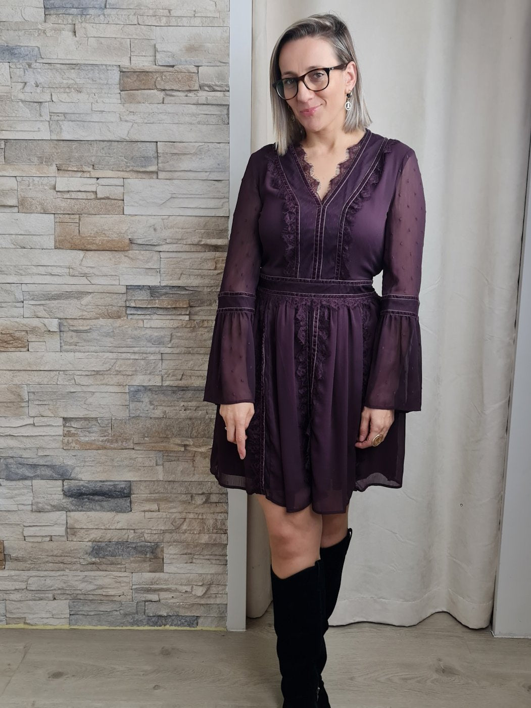 VESTIDO ESTILO ROMÂNTICO COR DE VINHO
