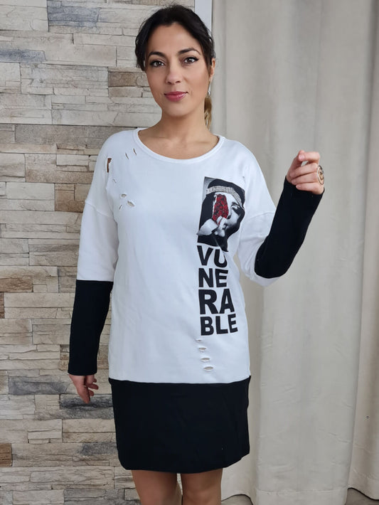 VESTIDO SPORTWEAR "VULNERABLE"
