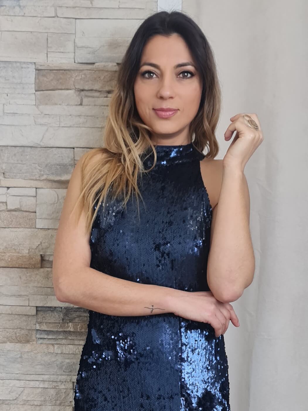 VESTIDO AZUL EM LANTEJOULA
