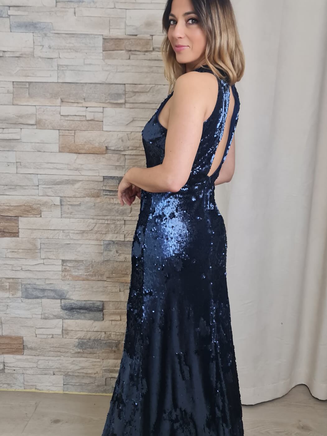 VESTIDO AZUL EM LANTEJOULA