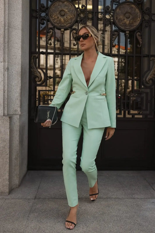 BLAZER COM CORRENTE NOS BOLSOS