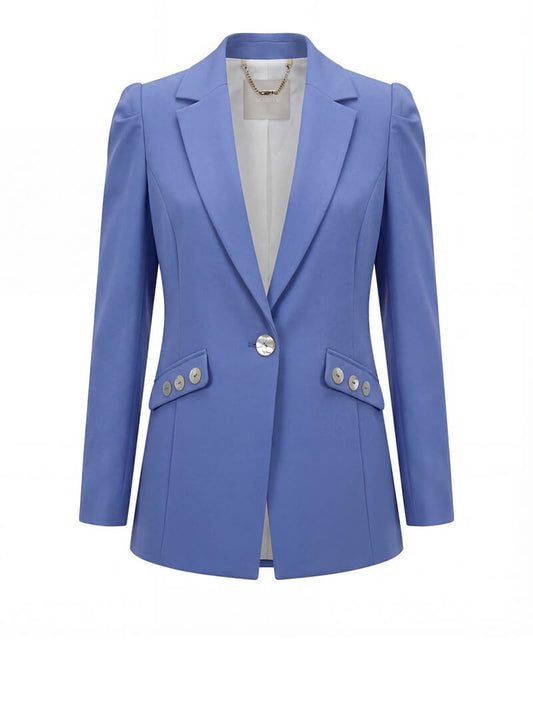 BLAZER COM OMBREIRAS E PORMENOR DE BOTÃO