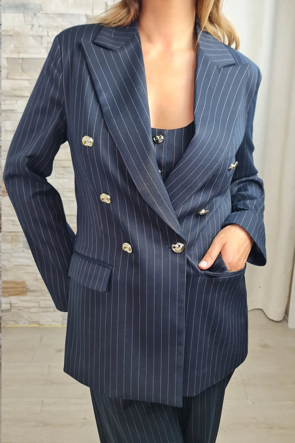 BLAZER AZUL MARINHO COM RISCA BEGE