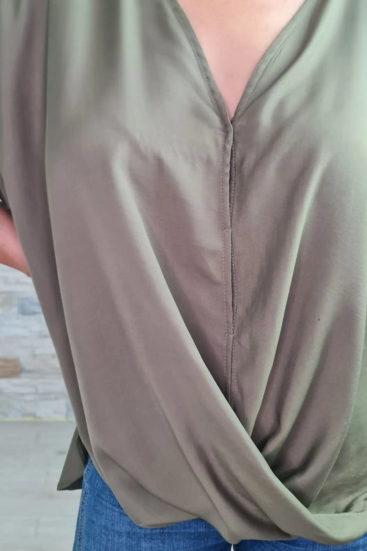 BLUSA VERDE OLIVA COM EFEITO TRESPASSE
