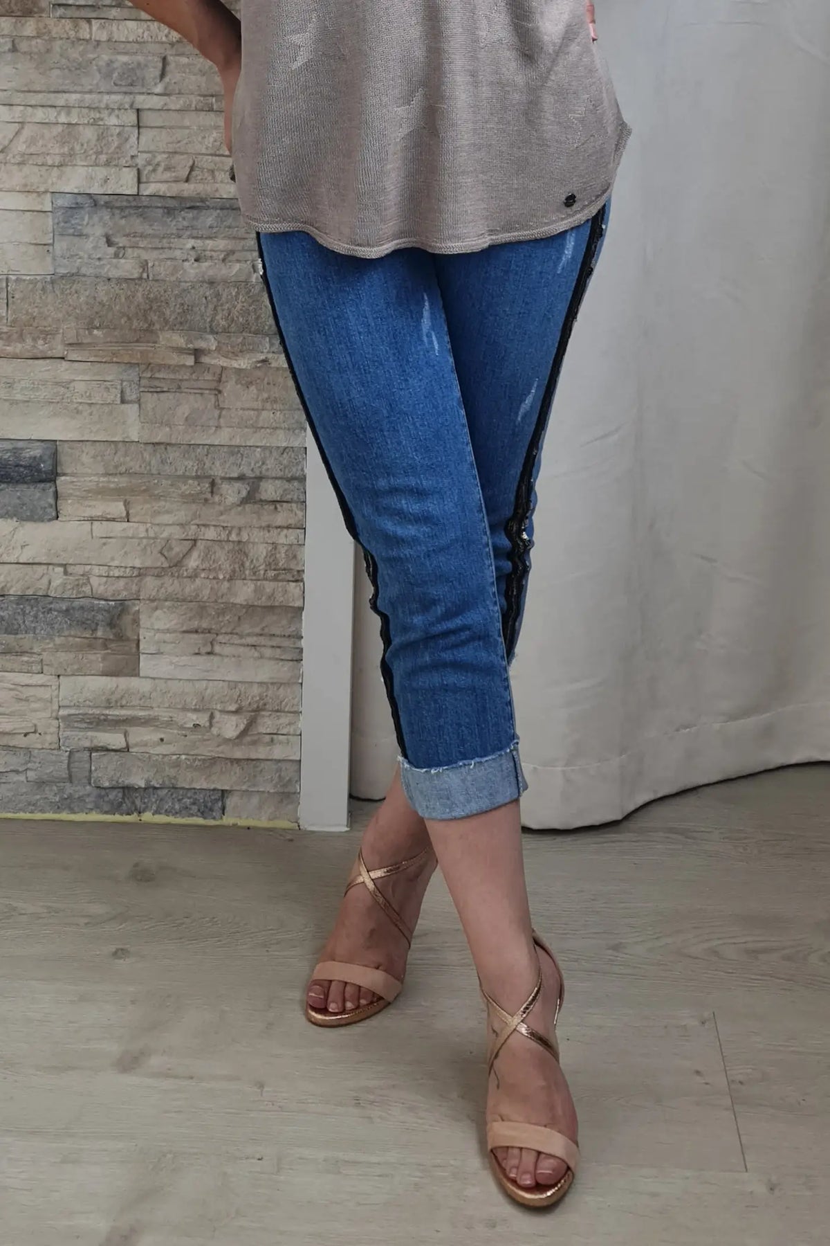 CALCAS DE GANGA COM DETALHE EM LANTEJOULA