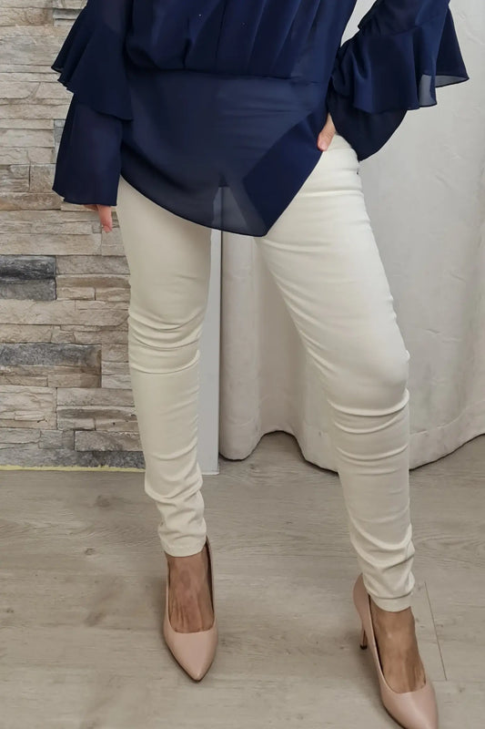 CALÇA DE GANGA JUSTA NA COR BEGE