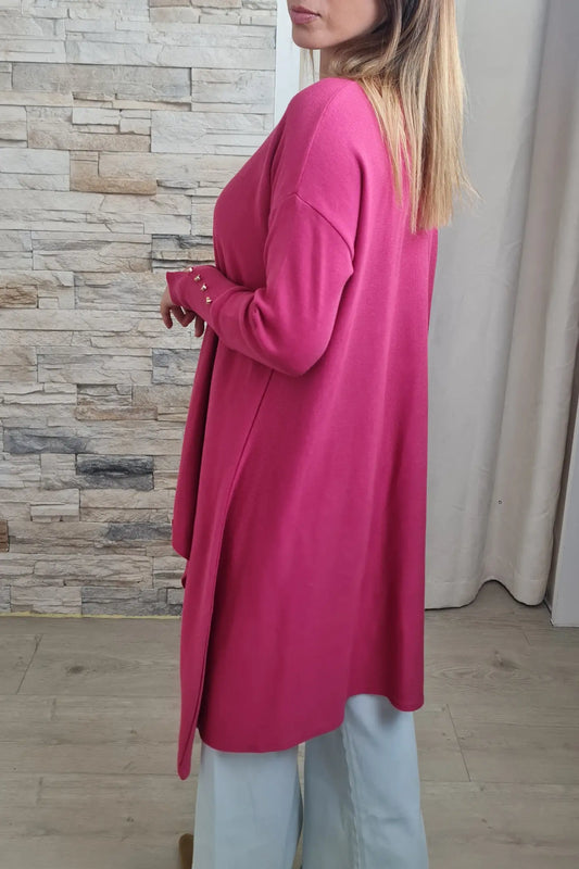 CAMISOLA COM DECOTE EM BICO E BOTÕES NOS PUNHOS